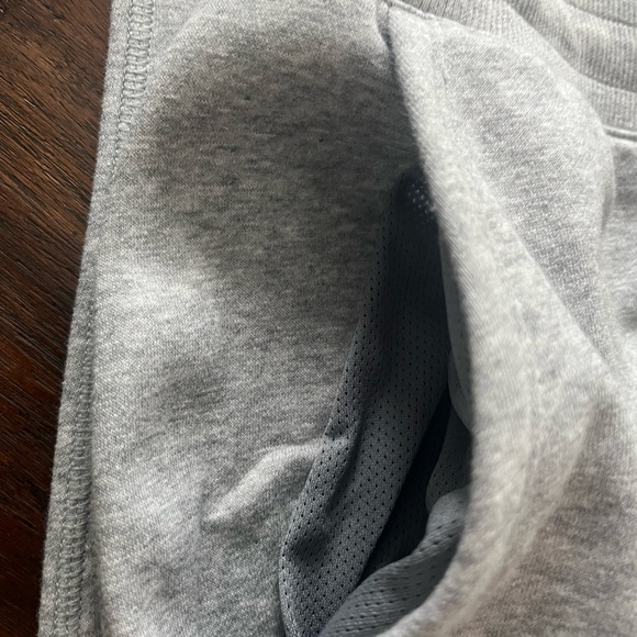 NWT Under Armour joggers Gray with Black embroidered logo Size XL - Picture 7 of 11